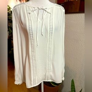 White House black market white longsleeve tops size 0